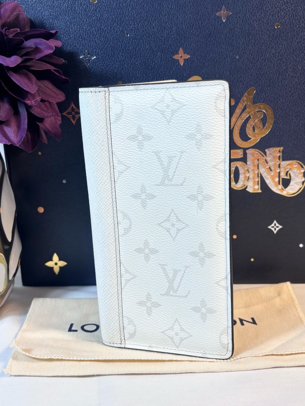 Louis Vuitton Taigarama Brazza Wallet Snow